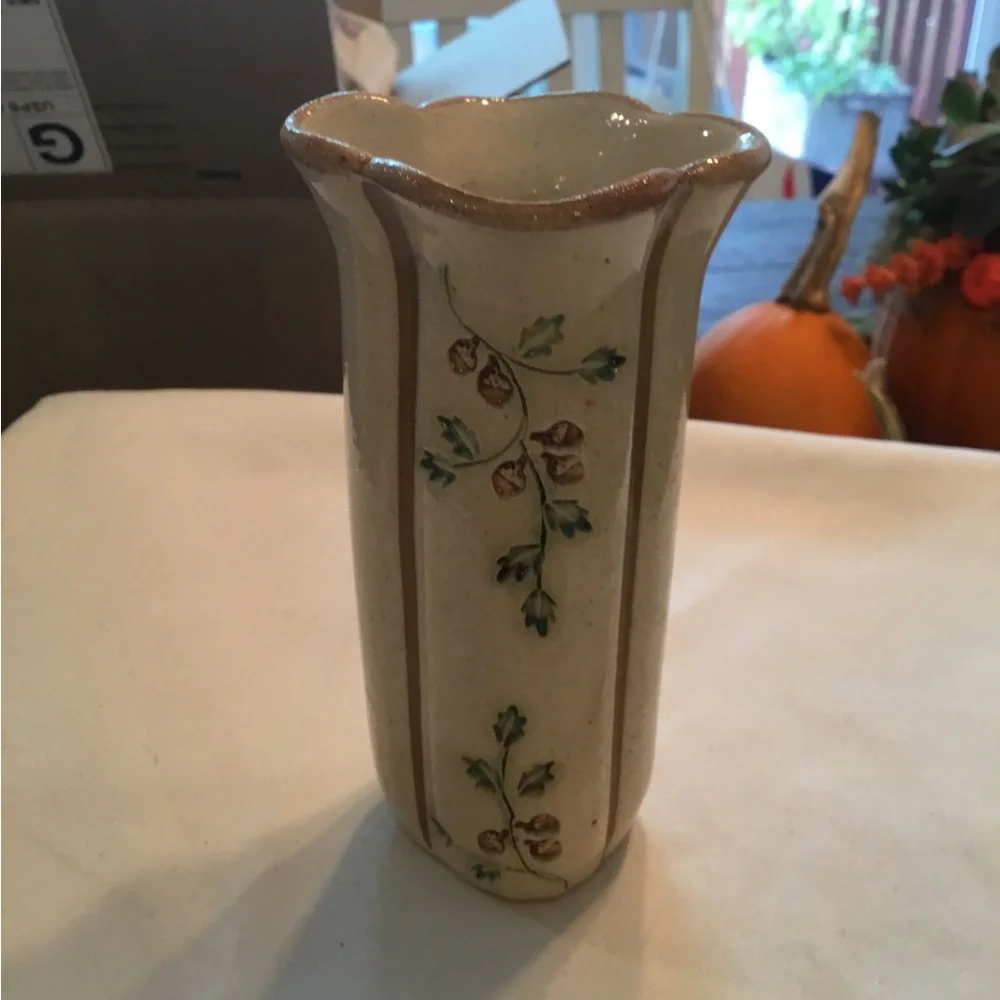 Vintage Mountain Meadows Floral Vase